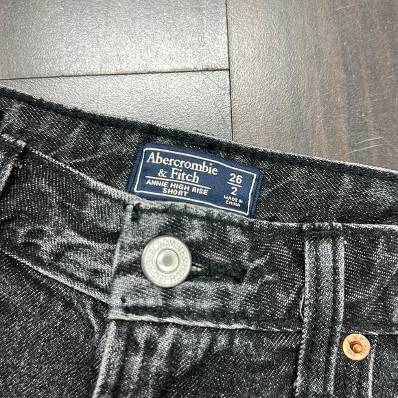 Abercrombie & Fitch Annie High Rise Short - Picture 3 of 5